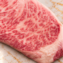 Dettaglio della marezzatura del Wagyu Kagoshima A5: infiltrazione di grasso fitta e uniforme